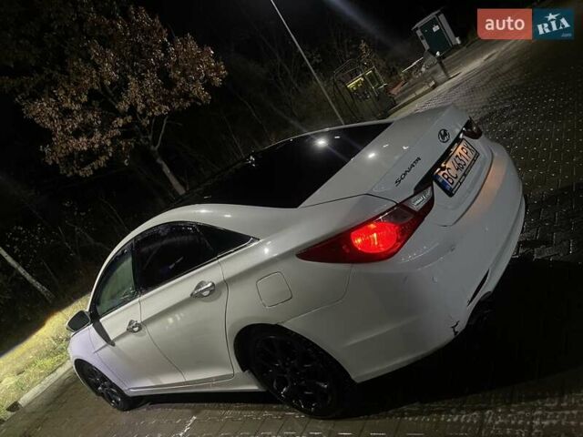 Білий Хендай Соната, об'ємом двигуна 2 л та пробігом 250 тис. км за 8500 $, фото 1 на Automoto.ua