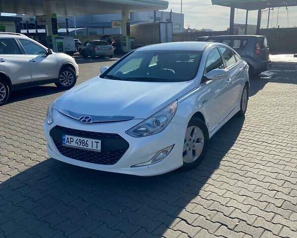 Белый Хендай Соната, объемом двигателя 2.4 л и пробегом 180 тыс. км за 8200 $, фото 6 на Automoto.ua