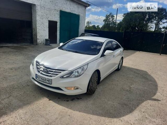 Білий Хендай Соната, об'ємом двигуна 2.4 л та пробігом 140 тис. км за 11000 $, фото 5 на Automoto.ua