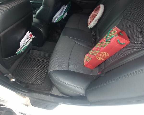 Белый Хендай Соната, объемом двигателя 2.36 л и пробегом 171 тыс. км за 8300 $, фото 12 на Automoto.ua