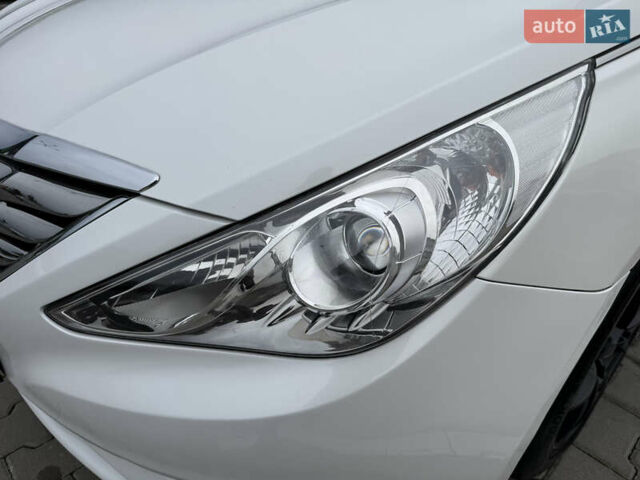 Белый Хендай Соната, объемом двигателя 2.36 л и пробегом 98 тыс. км за 12200 $, фото 9 на Automoto.ua