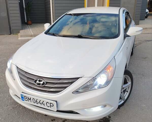 Белый Хендай Соната, объемом двигателя 2 л и пробегом 202 тыс. км за 8400 $, фото 2 на Automoto.ua