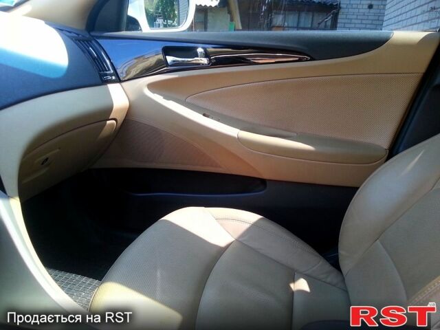 Белый Хендай Соната, объемом двигателя 2.4 л и пробегом 88 тыс. км за 13000 $, фото 3 на Automoto.ua