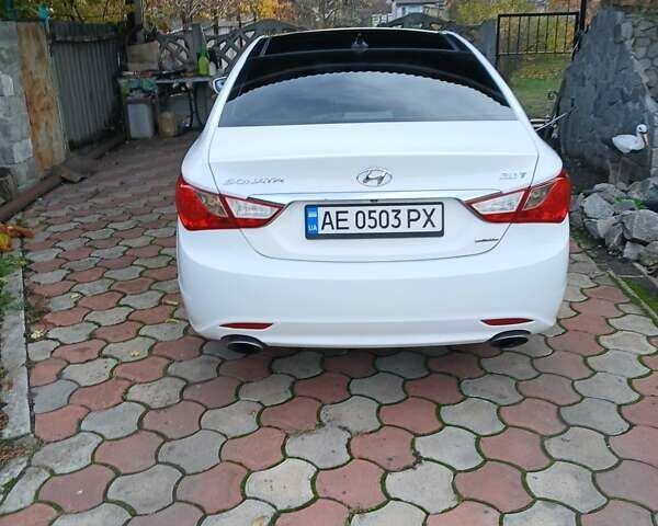 Белый Хендай Соната, объемом двигателя 2 л и пробегом 170 тыс. км за 9000 $, фото 4 на Automoto.ua