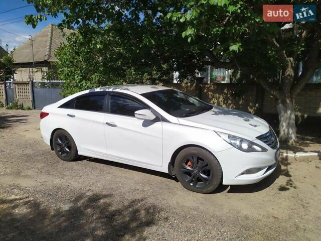 Білий Хендай Соната, об'ємом двигуна 2 л та пробігом 301 тис. км за 8200 $, фото 2 на Automoto.ua
