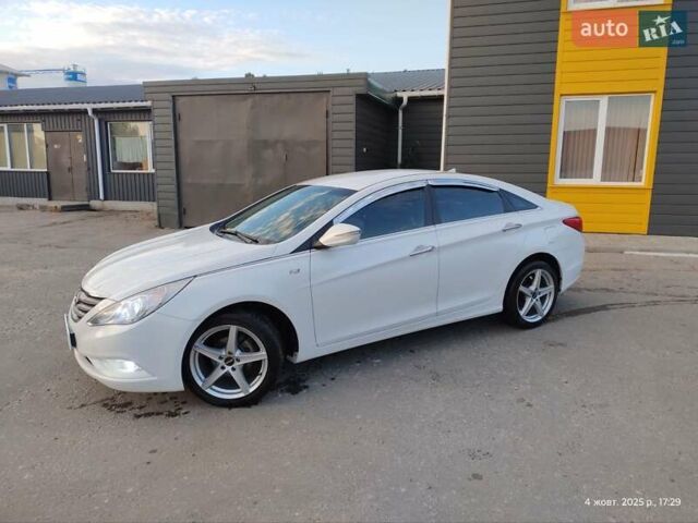Белый Хендай Соната, объемом двигателя 2 л и пробегом 202 тыс. км за 8400 $, фото 5 на Automoto.ua