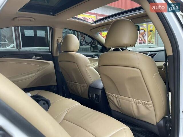 Хендай Соната 2012 в Харькове на Automoto.ua Белый Хендай Соната, объемом двигателя 2.4 л и пробегом 113 тыс. км за 11500 $, фото 9 на Automoto.ua