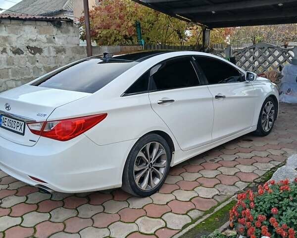 Белый Хендай Соната, объемом двигателя 2 л и пробегом 170 тыс. км за 9000 $, фото 5 на Automoto.ua