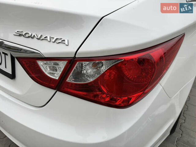 Белый Хендай Соната, объемом двигателя 2.36 л и пробегом 98 тыс. км за 12200 $, фото 7 на Automoto.ua