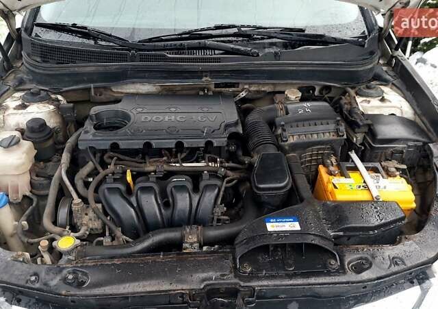 Белый Хендай Соната, объемом двигателя 2 л и пробегом 217 тыс. км за 8500 $, фото 12 на Automoto.ua