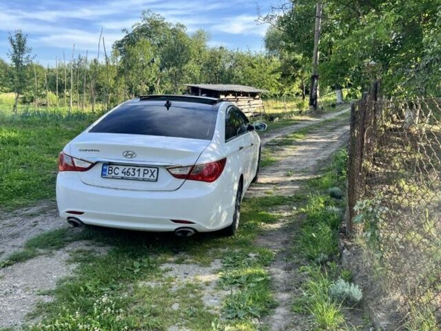 Белый Хендай Соната, объемом двигателя 2 л и пробегом 23 тыс. км за 7000 $, фото 2 на Automoto.ua