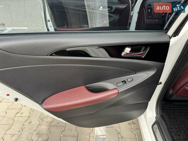 Белый Хендай Соната, объемом двигателя 2.36 л и пробегом 98 тыс. км за 12200 $, фото 21 на Automoto.ua