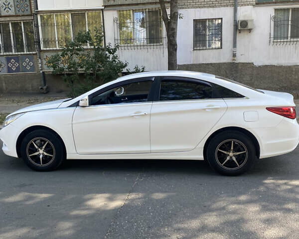 Белый Хендай Соната, объемом двигателя 2 л и пробегом 226 тыс. км за 7300 $, фото 6 на Automoto.ua