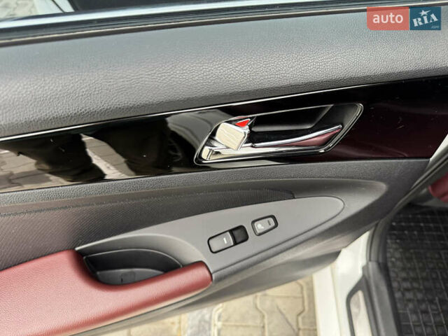 Белый Хендай Соната, объемом двигателя 2.36 л и пробегом 98 тыс. км за 12200 $, фото 16 на Automoto.ua