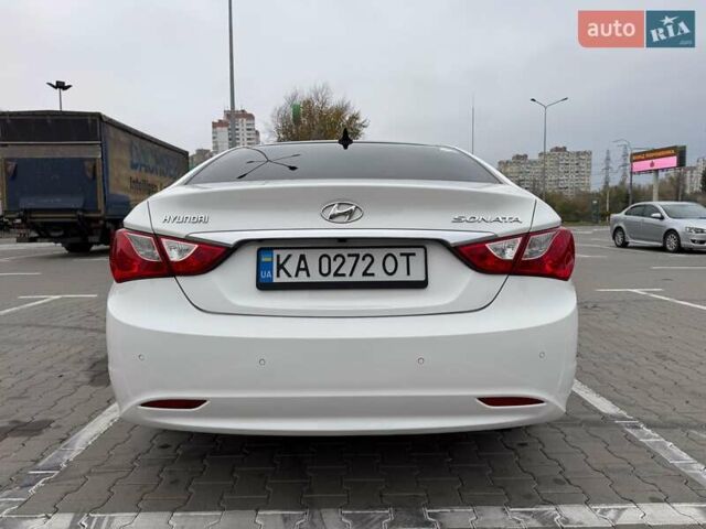 Белый Хендай Соната, объемом двигателя 2.36 л и пробегом 97 тыс. км за 13200 $, фото 3 на Automoto.ua