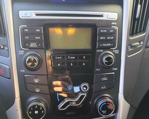 Белый Хендай Соната, объемом двигателя 2 л и пробегом 113 тыс. км за 9800 $, фото 7 на Automoto.ua