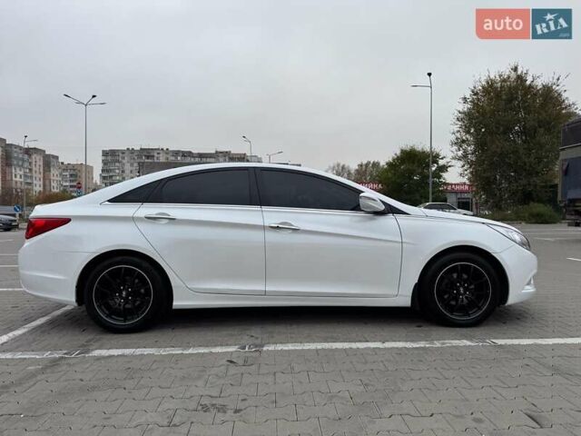 Белый Хендай Соната, объемом двигателя 2.36 л и пробегом 97 тыс. км за 13200 $, фото 5 на Automoto.ua