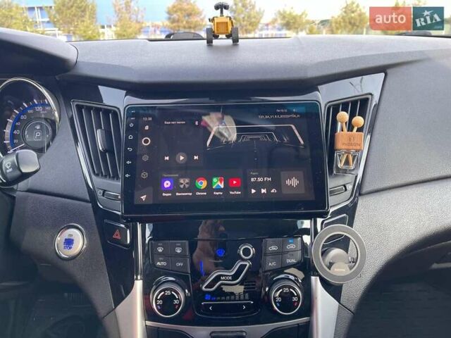 Белый Хендай Соната, объемом двигателя 2 л и пробегом 88 тыс. км за 9500 $, фото 21 на Automoto.ua