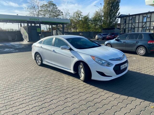Белый Хендай Соната, объемом двигателя 2.4 л и пробегом 180 тыс. км за 8200 $, фото 2 на Automoto.ua