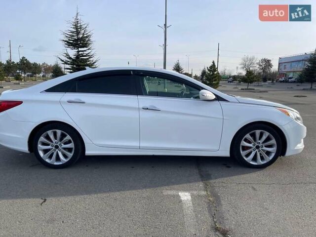 Белый Хендай Соната, объемом двигателя 2 л и пробегом 88 тыс. км за 9500 $, фото 2 на Automoto.ua
