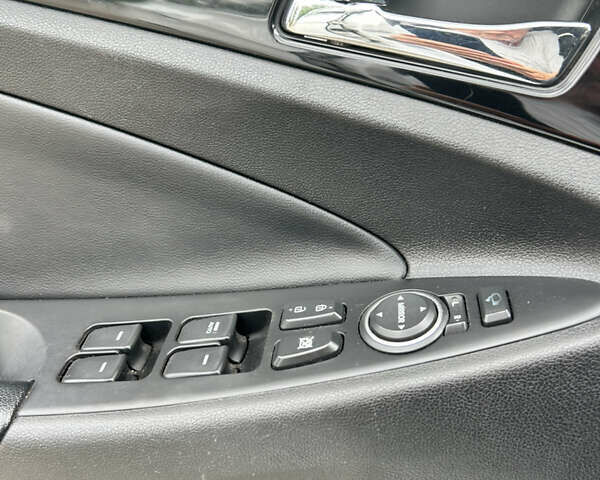 Белый Хендай Соната, объемом двигателя 2 л и пробегом 78 тыс. км за 10000 $, фото 9 на Automoto.ua