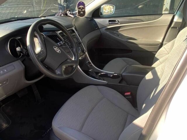 Белый Хендай Соната, объемом двигателя 2.4 л и пробегом 180 тыс. км за 8200 $, фото 4 на Automoto.ua