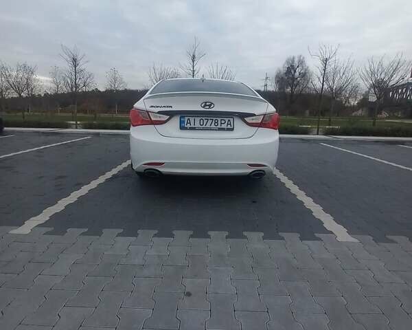Белый Хендай Соната, объемом двигателя 2.36 л и пробегом 171 тыс. км за 8300 $, фото 4 на Automoto.ua