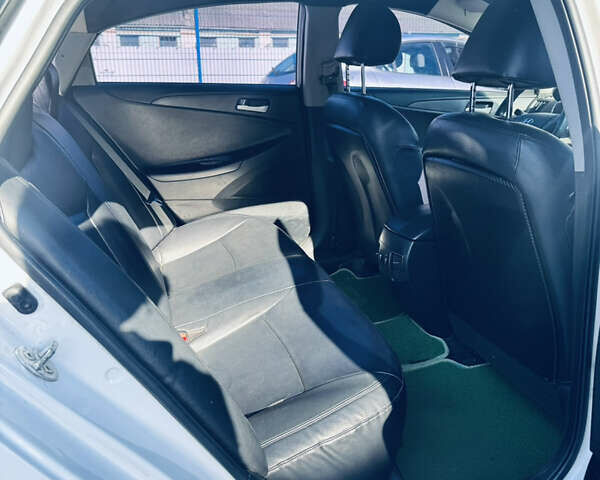 Белый Хендай Соната, объемом двигателя 2 л и пробегом 87 тыс. км за 7900 $, фото 12 на Automoto.ua