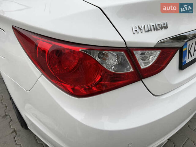 Белый Хендай Соната, объемом двигателя 2.36 л и пробегом 98 тыс. км за 12200 $, фото 6 на Automoto.ua