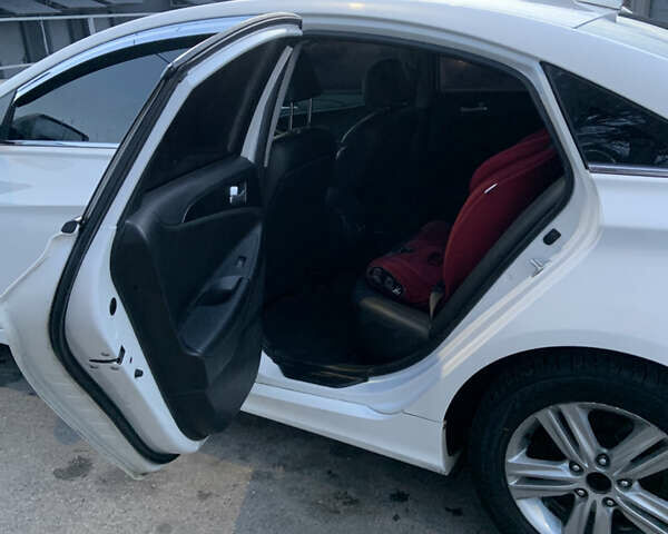 Белый Хендай Соната, объемом двигателя 2 л и пробегом 199 тыс. км за 9000 $, фото 7 на Automoto.ua