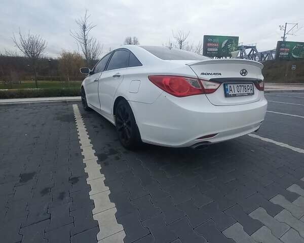 Белый Хендай Соната, объемом двигателя 2.36 л и пробегом 171 тыс. км за 8300 $, фото 5 на Automoto.ua