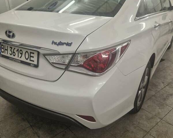 Белый Хендай Соната, объемом двигателя 2.4 л и пробегом 230 тыс. км за 10700 $, фото 2 на Automoto.ua