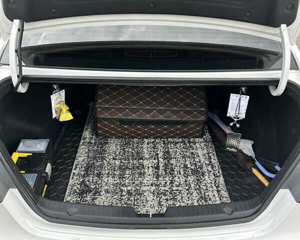 Белый Хендай Соната, объемом двигателя 2 л и пробегом 78 тыс. км за 10000 $, фото 13 на Automoto.ua