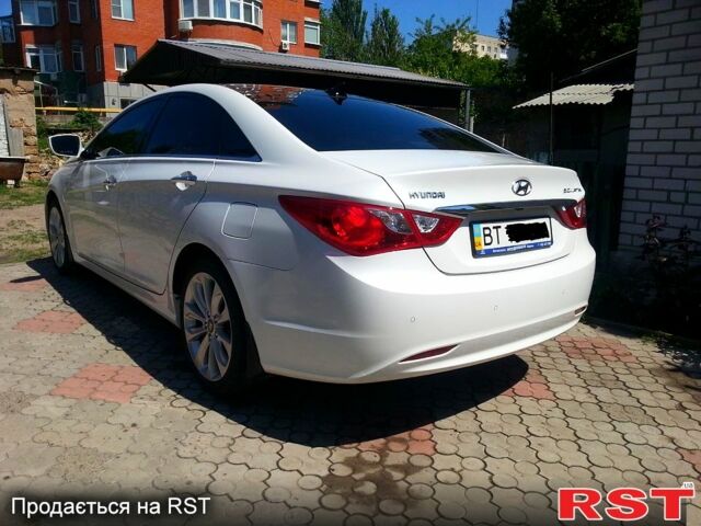 Белый Хендай Соната, объемом двигателя 2.4 л и пробегом 88 тыс. км за 13000 $, фото 4 на Automoto.ua