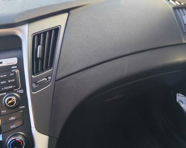 Белый Хендай Соната, объемом двигателя 2 л и пробегом 113 тыс. км за 9800 $, фото 12 на Automoto.ua