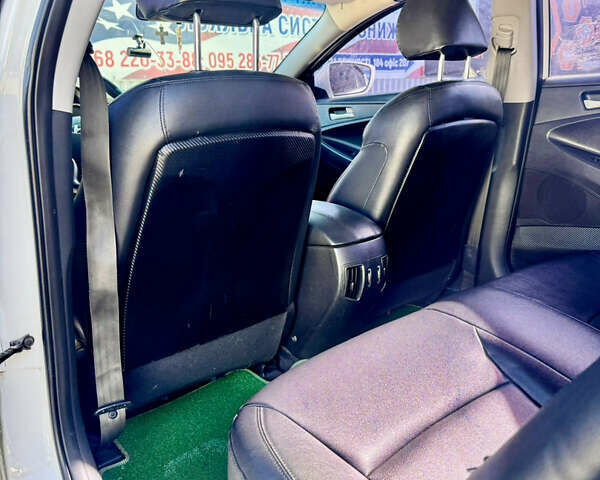 Белый Хендай Соната, объемом двигателя 2 л и пробегом 87 тыс. км за 7900 $, фото 10 на Automoto.ua