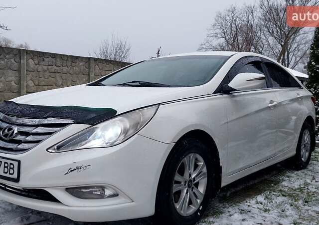 Белый Хендай Соната, объемом двигателя 2 л и пробегом 217 тыс. км за 8500 $, фото 22 на Automoto.ua