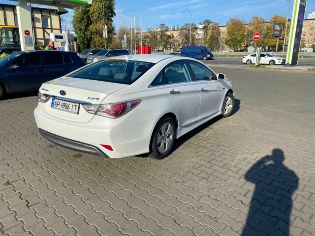 Белый Хендай Соната, объемом двигателя 2.4 л и пробегом 180 тыс. км за 8200 $, фото 1 на Automoto.ua