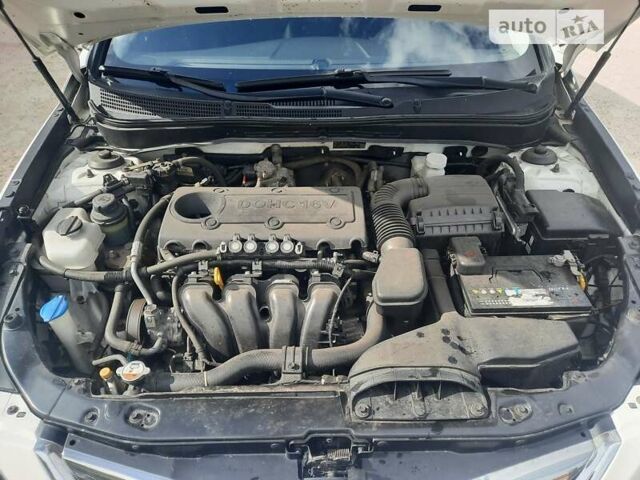 Білий Хендай Соната, об'ємом двигуна 2.4 л та пробігом 140 тис. км за 11000 $, фото 13 на Automoto.ua