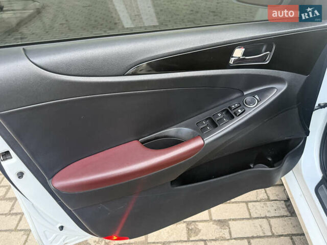 Білий Хендай Соната, об'ємом двигуна 2 л та пробігом 270 тис. км за 6500 $, фото 7 на Automoto.ua