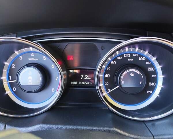 Белый Хендай Соната, объемом двигателя 2 л и пробегом 113 тыс. км за 9800 $, фото 2 на Automoto.ua