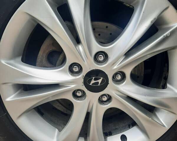 Білий Хендай Соната, об'ємом двигуна 2.4 л та пробігом 140 тис. км за 11000 $, фото 6 на Automoto.ua