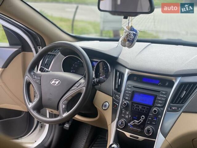 Хендай Соната 2013 в Киеве на Automoto.ua Белый Хендай Соната, объемом двигателя 2.4 л и пробегом 248 тыс. км за 10150 $, фото 12 на Automoto.ua