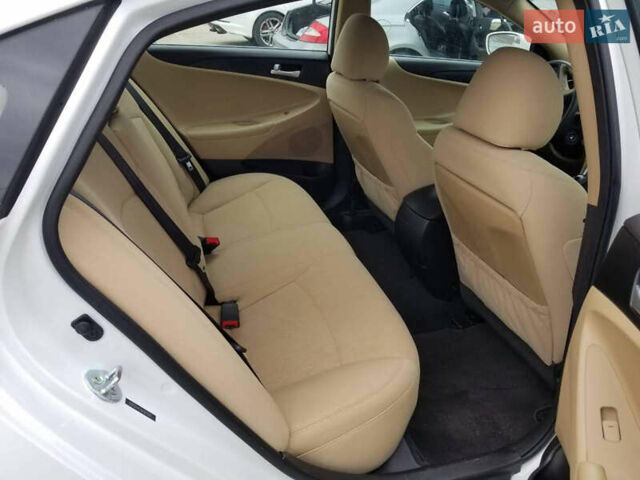 Белый Хендай Соната, объемом двигателя 2.4 л и пробегом 170 тыс. км за 7900 $, фото 10 на Automoto.ua
