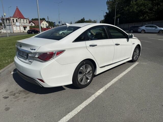 Белый Хендай Соната, объемом двигателя 2.4 л и пробегом 368 тыс. км за 7900 $, фото 4 на Automoto.ua