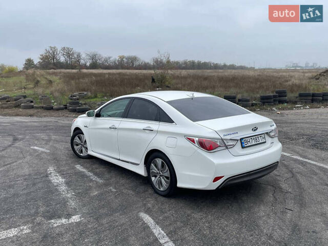 Білий Хендай Соната, об'ємом двигуна 2.4 л та пробігом 150 тис. км за 9900 $, фото 4 на Automoto.ua