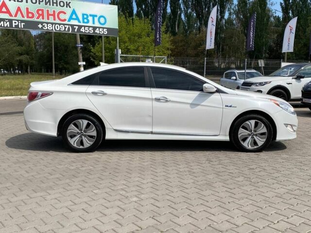 Белый Хендай Соната, объемом двигателя 2.4 л и пробегом 304 тыс. км за 8500 $, фото 6 на Automoto.ua