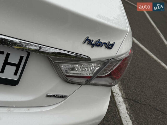 Белый Хендай Соната, объемом двигателя 2.36 л и пробегом 150 тыс. км за 10300 $, фото 9 на Automoto.ua