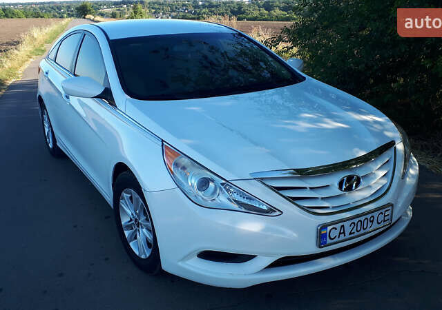 Белый Хендай Соната, объемом двигателя 2.4 л и пробегом 170 тыс. км за 7900 $, фото 3 на Automoto.ua