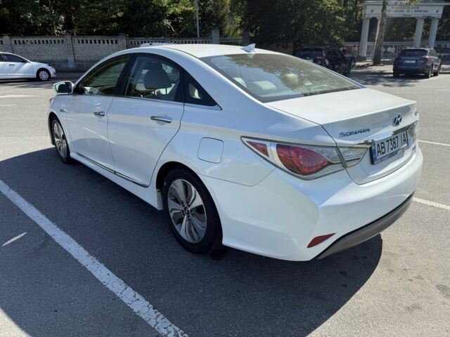 Белый Хендай Соната, объемом двигателя 2.4 л и пробегом 368 тыс. км за 7900 $, фото 7 на Automoto.ua